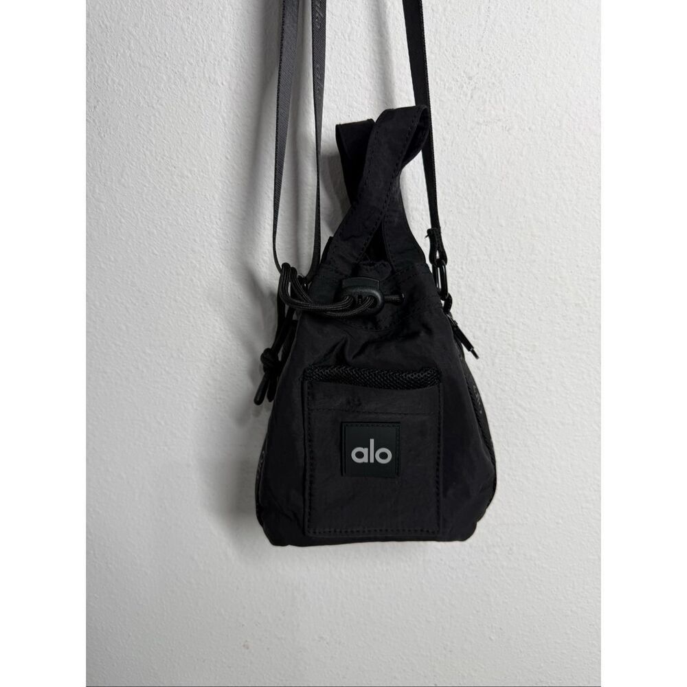 Alo Yoga Crossbody Bucket Bag Black